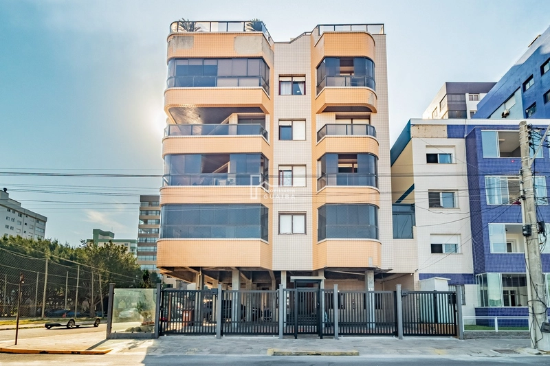 EXCLUSIVO APARTAMENTO DE ALTO PADRÃO - FRENTE MAR EM CAPÃO DA CANOA: 2ª foto da galeria de imagens do imóvel