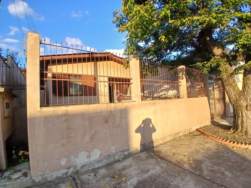 CASA COM 3 DORMITÓRIOS E 2 BANHEIROS: 4ª foto da galeria de imagens do imóvel