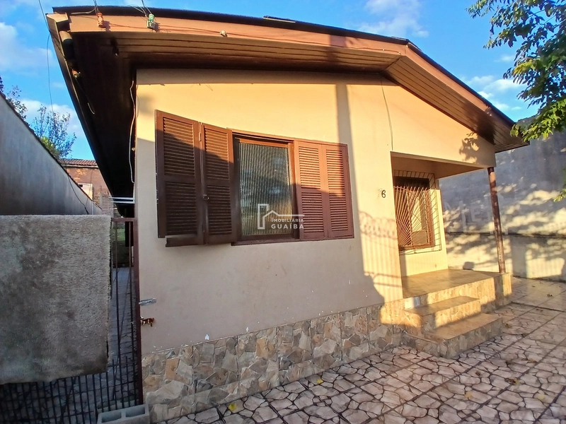 CASA COM 3 DORMITÓRIOS E 2 BANHEIROS: 2ª foto da galeria de imagens do imóvel