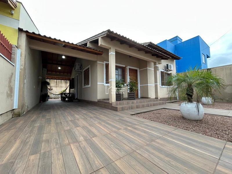 Belíssima Casa com Suíte – Excelente Localização!