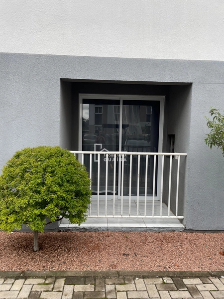 apartamento térreo, sua garagem a frente da janela.: 4ª foto da galeria de imagens do imóvel