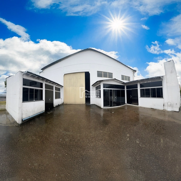 AMPLO PAVILHÃO PARA INDÚSTRIA OU COMÉRCIO