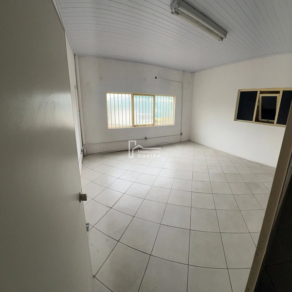 AMPLO PAVILHÃO PARA INDÚSTRIA OU COMÉRCIO: 10ª foto da galeria de imagens do imóvel