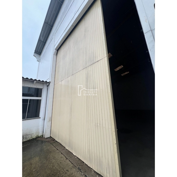 AMPLO PAVILHÃO PARA INDÚSTRIA OU COMÉRCIO: 4ª foto da galeria de imagens do imóvel