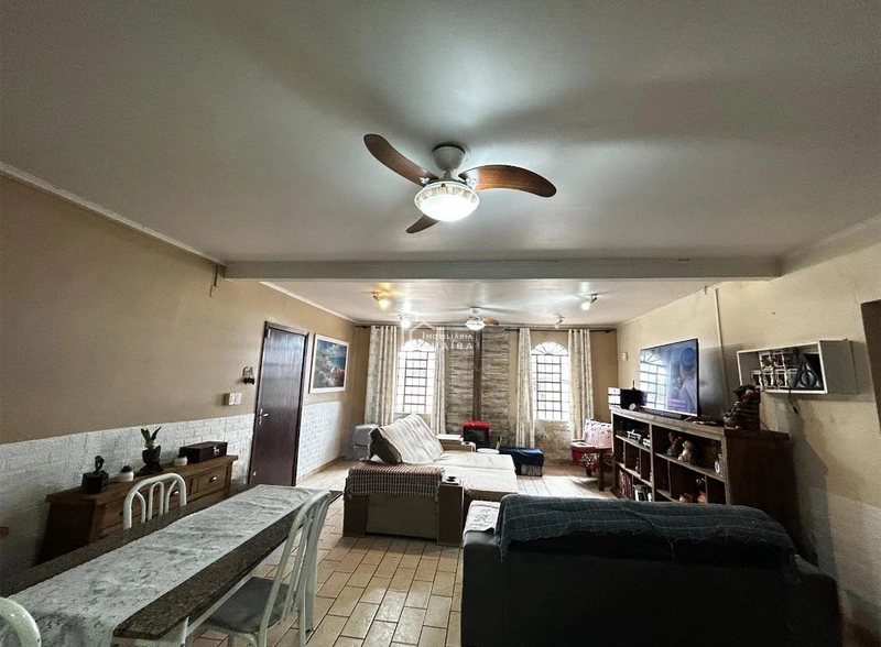 Casa com 4 Quartos sendo 2 Suítes –: 3ª foto da galeria de imagens do imóvel