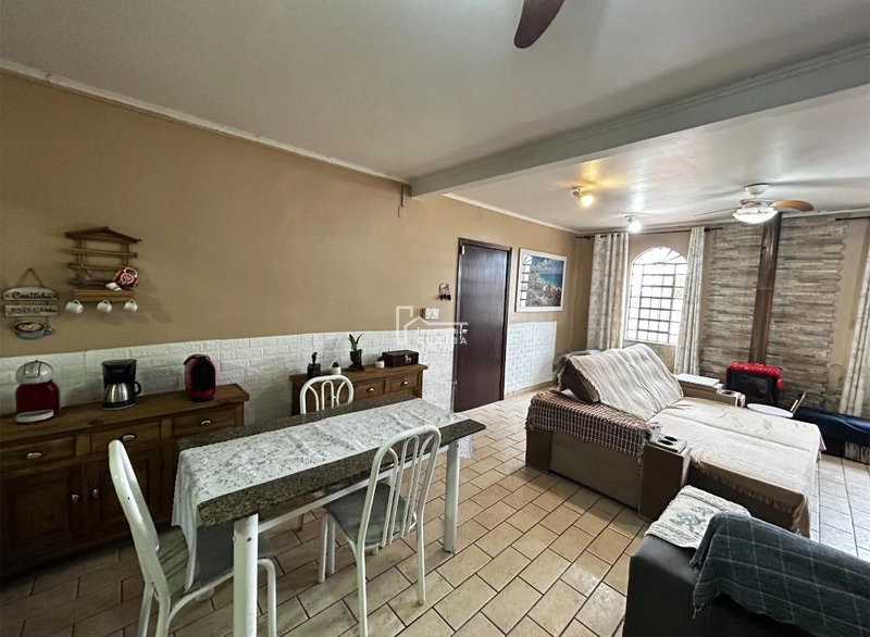 Casa com 4 Quartos sendo 2 Suítes –: 4ª foto da galeria de imagens do imóvel