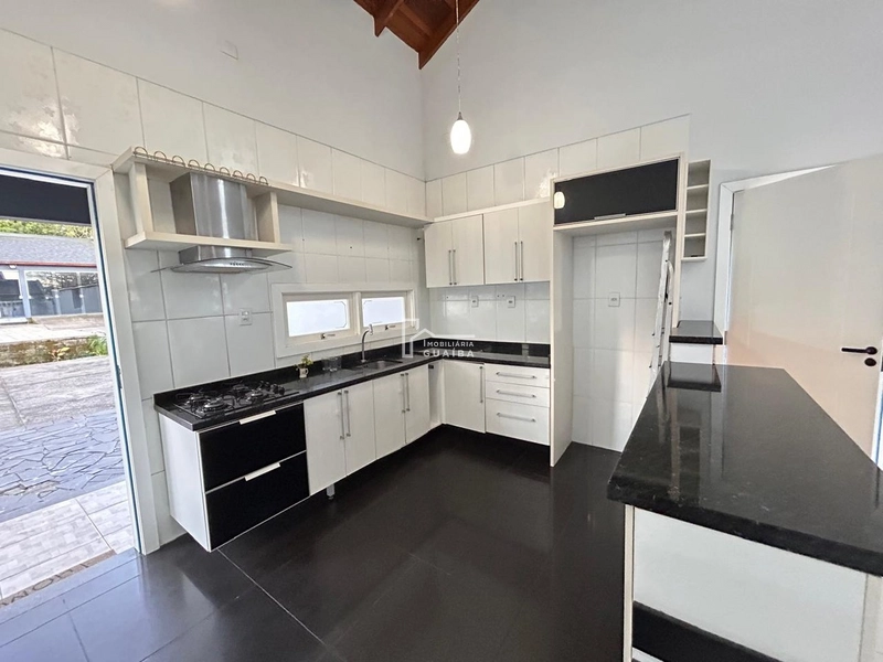 Excelente e ampla residência com piscina!: 5ª foto da galeria de imagens do imóvel