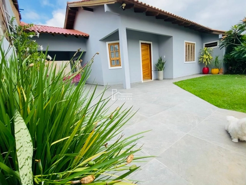 CASA COM PISCINA, BEM ACONCHEGANTE