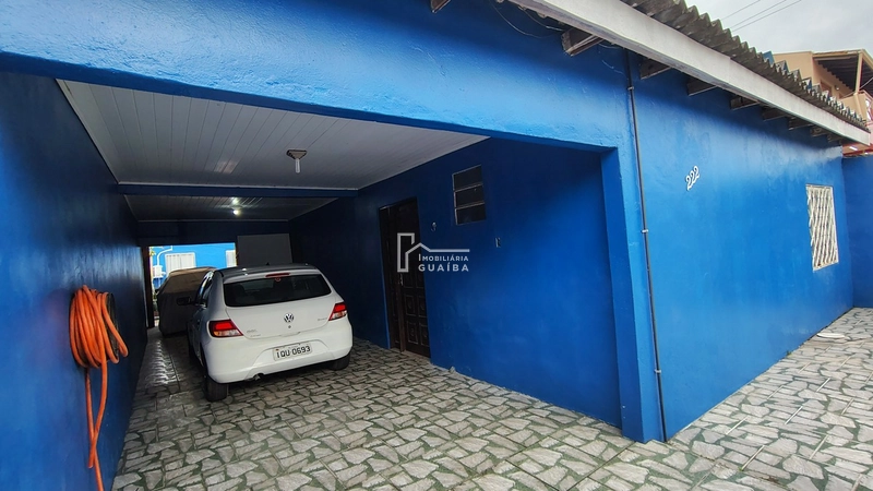 Casa na avenida principal do bairro Santa Rita