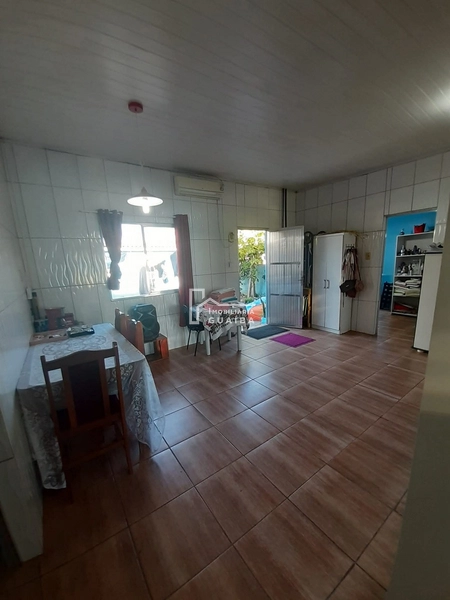 Casa na avenida principal do bairro Santa Rita: 6ª foto da galeria de imagens do imóvel