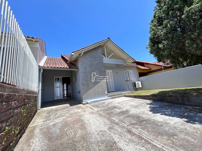 ÓTIMA CASA COM PISCINA!: 1ª foto da galeria de imagens do imóvel