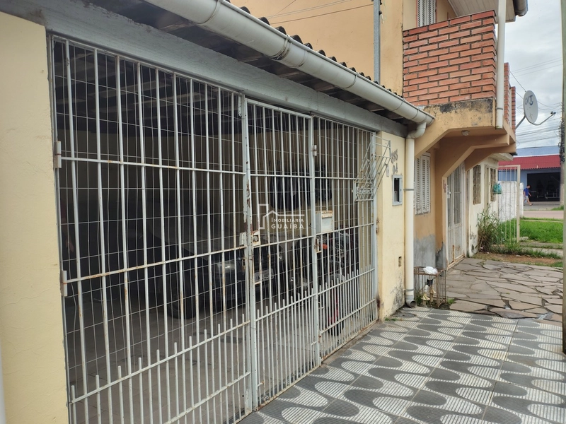 SOBRADO COM 2 VAGAS DE GARAGEM