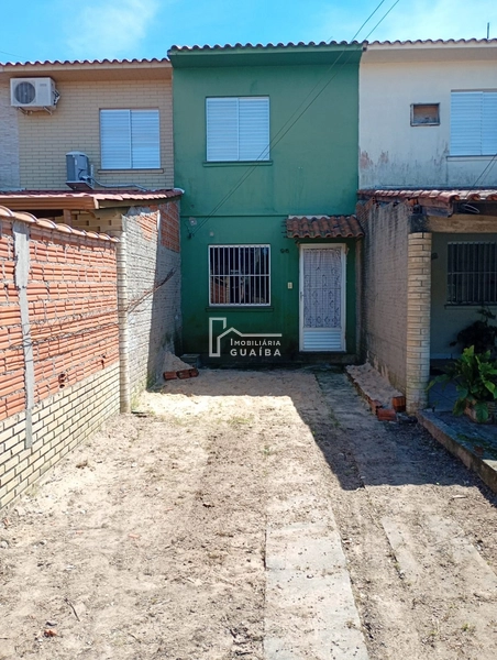 Sobrado com pátio individual