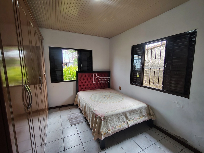 Casa de esquina,em terreno amplo: 5ª foto da galeria de imagens do imóvel