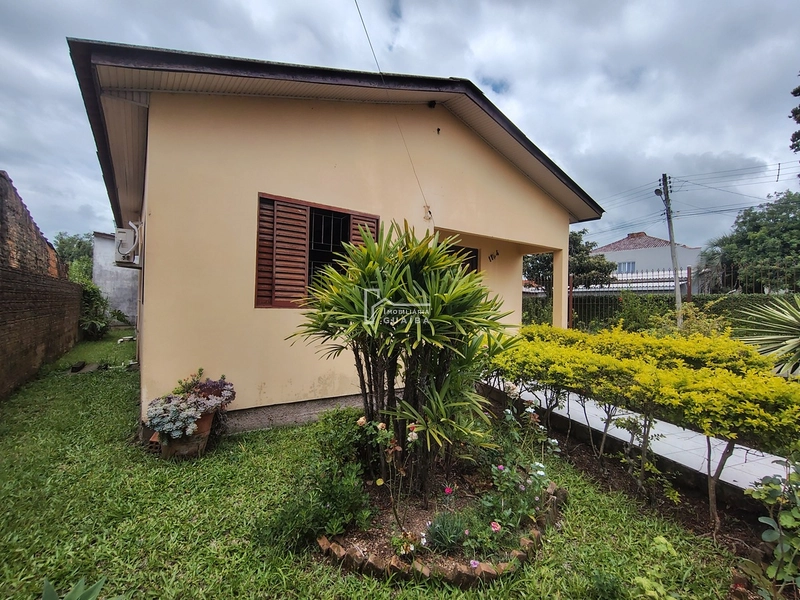 Casa de esquina,em terreno amplo: 7ª foto da galeria de imagens do imóvel