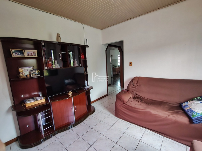 Casa de esquina,em terreno amplo: 3ª foto da galeria de imagens do imóvel