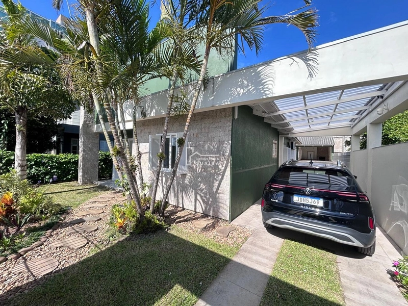 Linda casa com estrutura completa para a sua família!