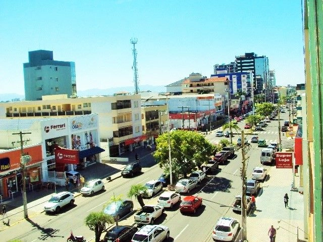 A-955  -  AV. PARAGUASSÚ  -  1D, de frente, sacada, no Centro: 11ª foto da galeria de imagens do imóvel