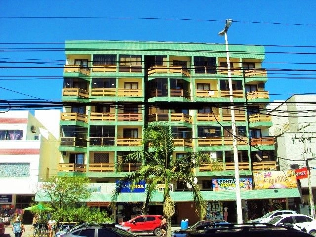 A-955  -  AV. PARAGUASSÚ  -  1D, de frente, sacada, no Centro