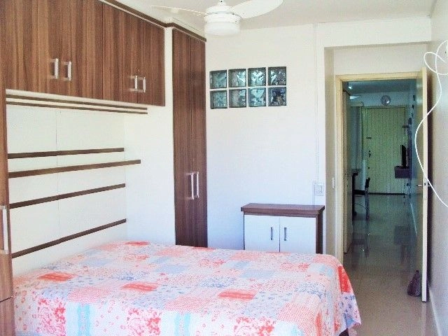 A-955  -  AV. PARAGUASSÚ  -  1D, de frente, sacada, no Centro: 9ª foto da galeria de imagens do imóvel