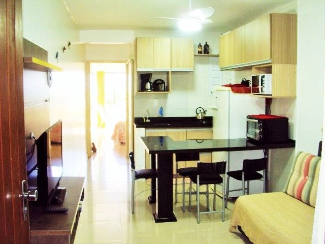 A-955  -  AV. PARAGUASSÚ  -  1D, de frente, sacada, no Centro: 3ª foto da galeria de imagens do imóvel