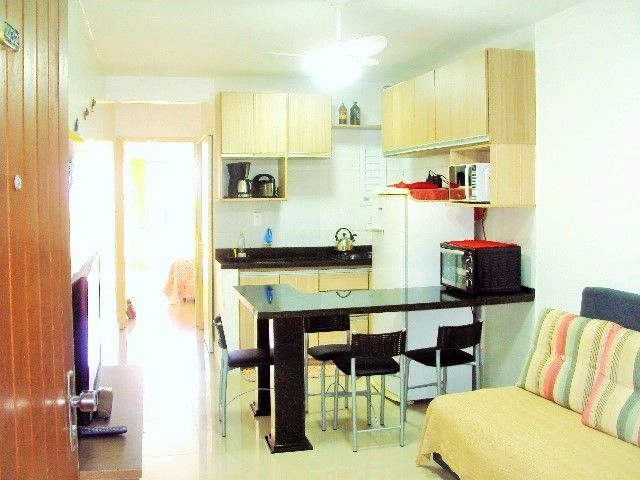 A-955  -  AV. PARAGUASSÚ  -  1D, de frente, sacada, no Centro: 2ª foto da galeria de imagens do imóvel