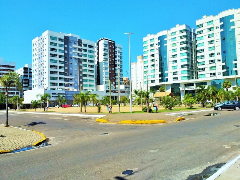 AV-24 - COM 3 SUÍTES, de frente, gar, churr, 2q do mar, Zona Nova: 2ª foto da galeria de imagens do imóvel