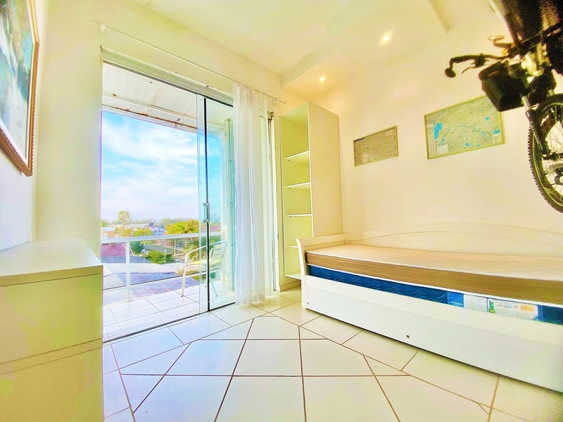 A-1261 - EM ATLÂNTIDA - 2 SPLITS, 2D, de frente, 2 sacadas, 3q do mar: 9ª foto da galeria de imagens do imóvel