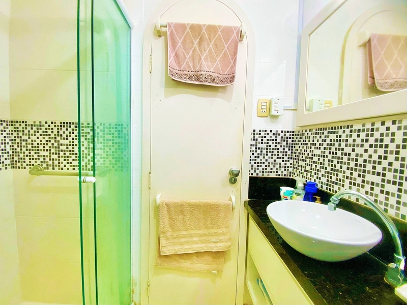 A-1261 - EM ATLÂNTIDA - 2 SPLITS, 2D, de frente, 2 sacadas, 3q do mar: 8ª foto da galeria de imagens do imóvel