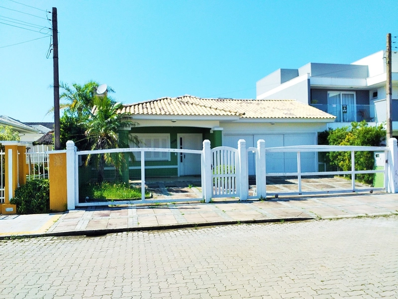 C-357 - PISCINA E INTERNET - Casa, 4D (2 suítes), 4q do mar, Xangri-lá: 1ª foto da galeria de imagens do imóvel