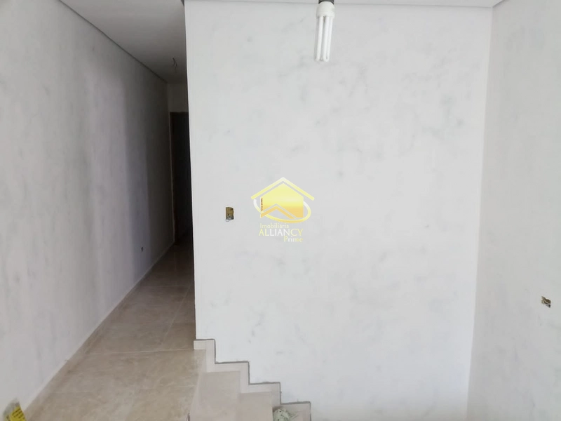 Casa com 2 dormitórios à venda por R$ 298.000: 2ª foto da galeria de imagens do imóvel