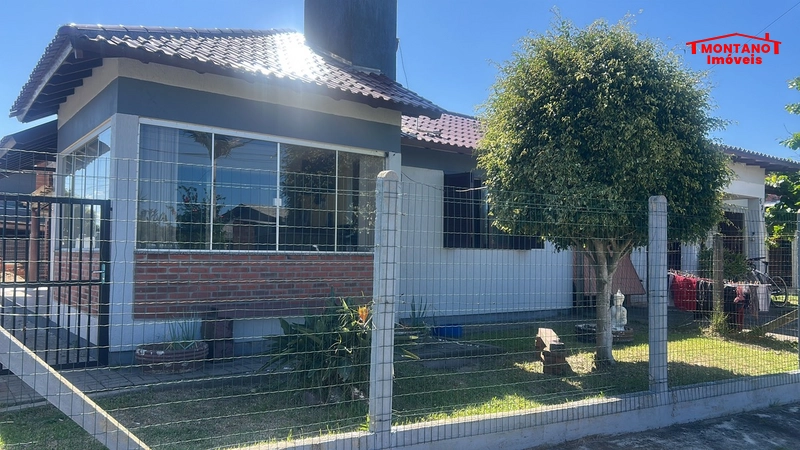 Casa de esquina 2 quadras do mar - 2 dormitórios: 1ª foto da galeria de imagens do imóvel