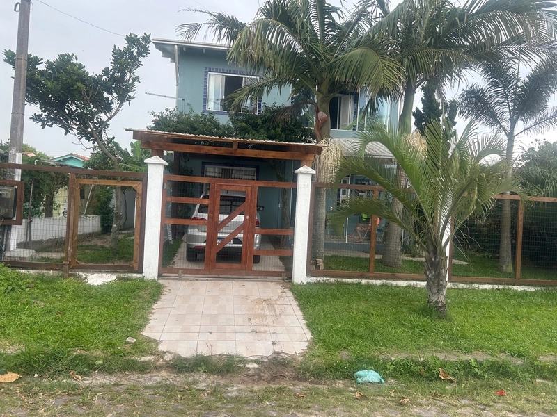 Lindo sobrado 4 dorm - a 150m da beira mar em Capão da Canoa: 3ª foto da galeria de imagens do imóvel