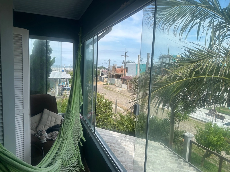 Lindo sobrado 4 dorm - a 150m da beira mar em Capão da Canoa: 9ª foto da galeria de imagens do imóvel