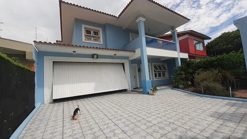 Casa estilo Sobrado no Centro de Capão da Canoa junto a Av Flávio: 1ª foto da galeria de imagens do imóvel