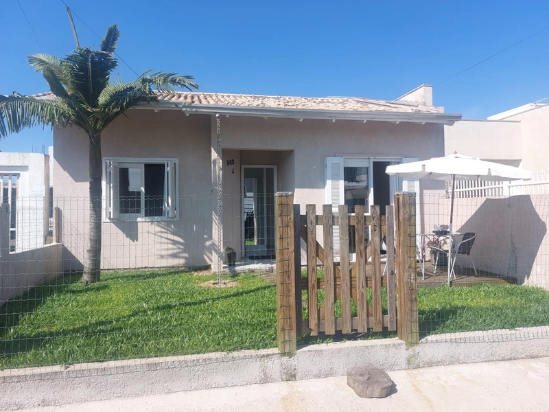->Bela Casa com 3 dormitórios - Ótima localização: 1ª foto da galeria de imagens do imóvel