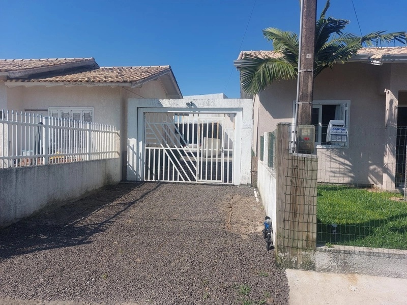->Bela Casa com 3 dormitórios - Ótima localização: 2ª foto da galeria de imagens do imóvel
