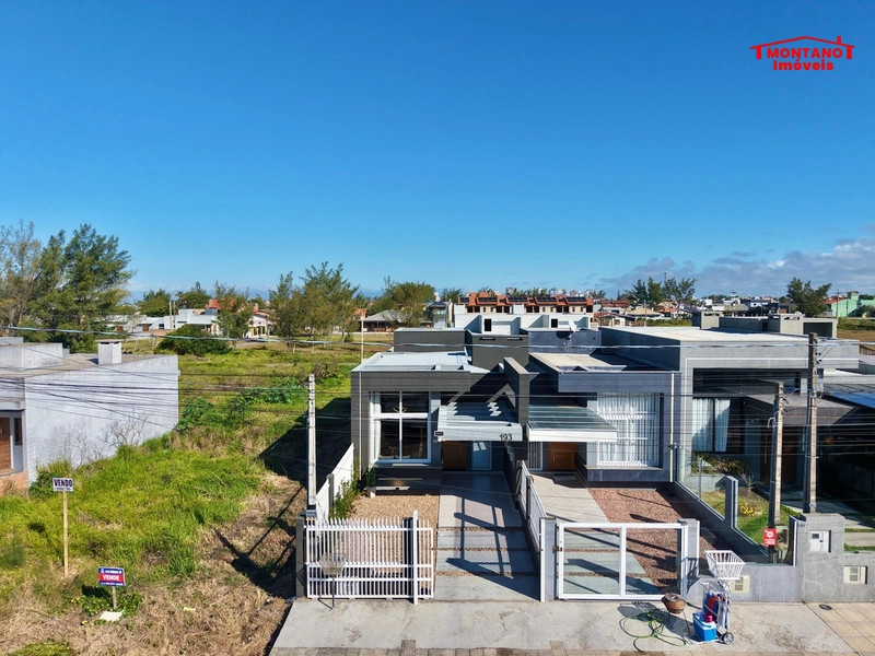 Excelente Casa Geminada Frente Avenida - A menos de 200m do Mar: 3ª foto da galeria de imagens do imóvel