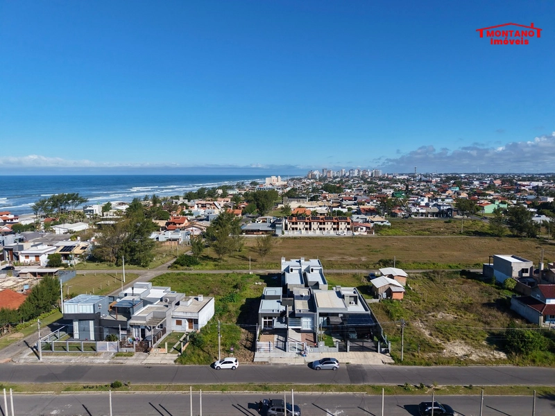 Excelente Casa Geminada Frente Avenida - A menos de 200m do Mar: 4ª foto da galeria de imagens do imóvel