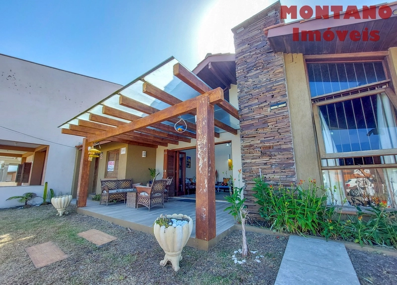 Casa na Praia, de 05 dormitórios - Mobiliada e Decorada!!