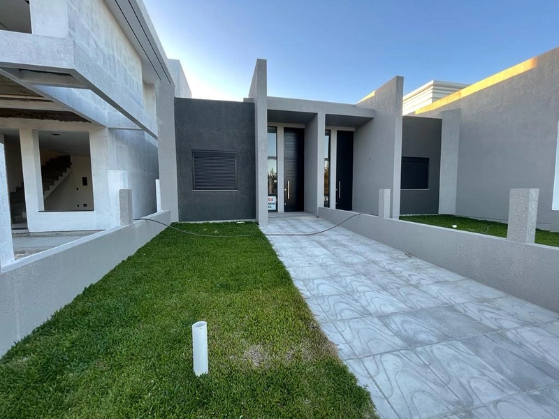 CASA 2 QUADRAS DO MAR EM CAPÃO DA CANOA: 19ª foto da galeria de imagens do imóvel