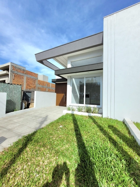 CASA 3 DORMITÓRIOS EM ALTO PADRÃO - 3 QUADRAS DO MAR: 3ª foto da galeria de imagens do imóvel