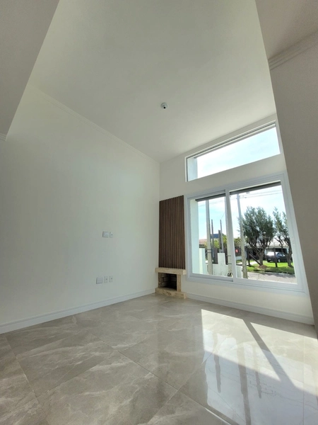 CASA 3 DORMITÓRIOS EM ALTO PADRÃO - 3 QUADRAS DO MAR: 10ª foto da galeria de imagens do imóvel