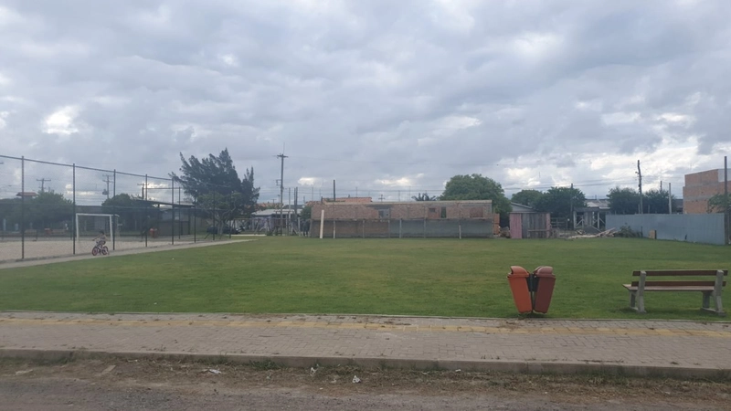 Linda casa em frente à praça!: 2ª foto da galeria de imagens do imóvel