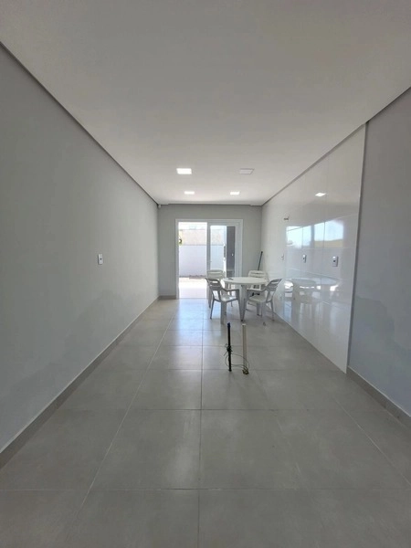 Linda casa em frente à praça!: 8ª foto da galeria de imagens do imóvel