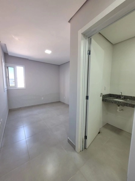 Linda casa em frente à praça!: 6ª foto da galeria de imagens do imóvel