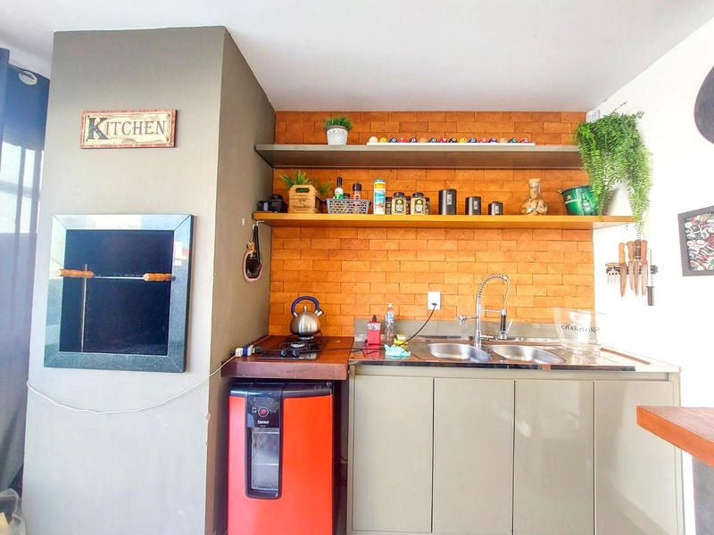 CASA ENCANTADORA COM PISCINA!: 8ª foto da galeria de imagens do imóvel
