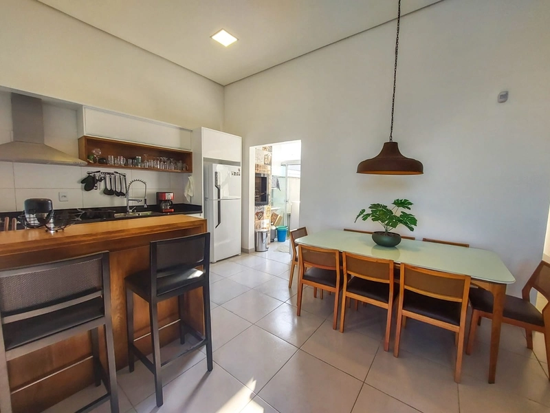CASA ENCANTADORA COM PISCINA!: 21ª foto da galeria de imagens do imóvel