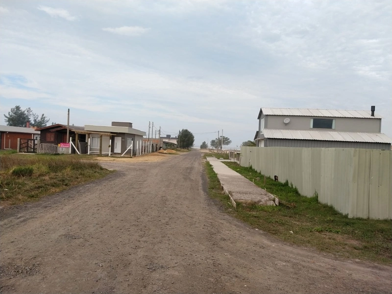 Terreno perto do mar maior do bairro 6x33 em Capão da Canoa.: 1ª foto da galeria de imagens do imóvel