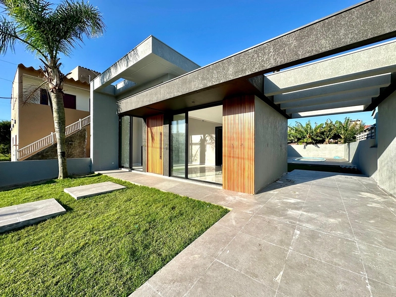CASA ESTILO CONDOMÍNIO FECHADO - 3 SUÍTES - PRÓXIMO AO MAR: 3ª foto da galeria de imagens do imóvel
